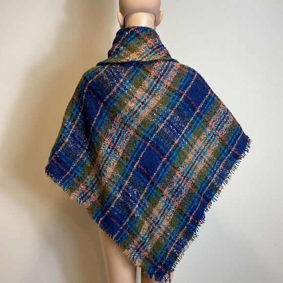 Plaid button closure knit poncho with fringe one size - Picture 5 of 8